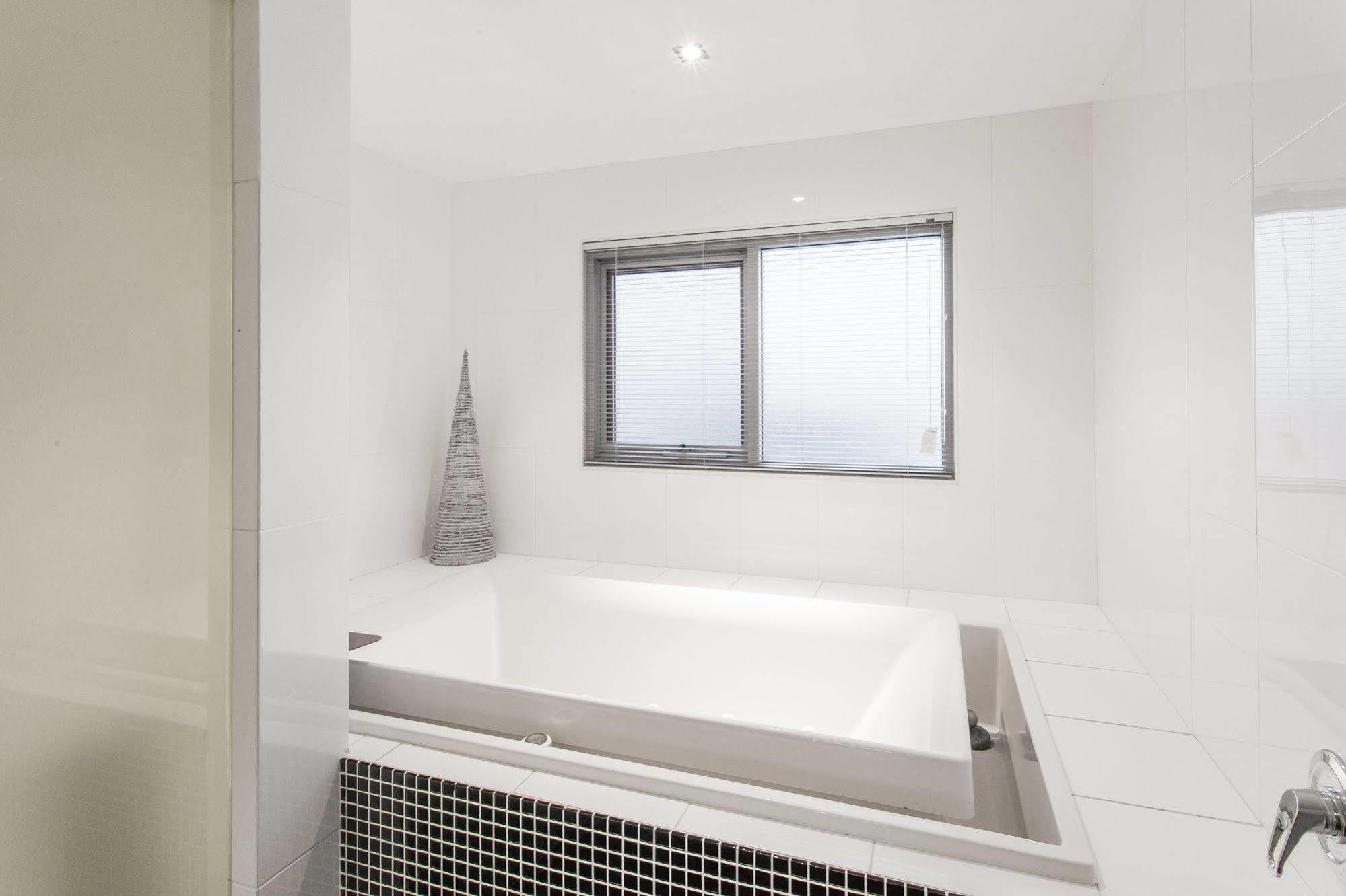 Spinnakers By Rockingham Apartments المظهر الخارجي الصورة